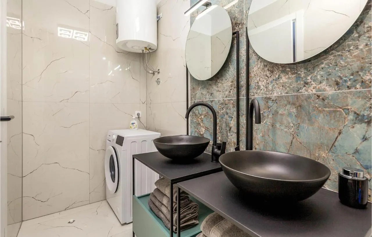 Beautiful Apartment In Lovran With Wifi